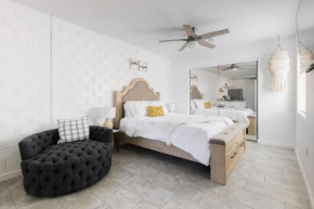 PICADILLY CASITA - Kitchen in Modern Casita+Private Bathroom & Washer
